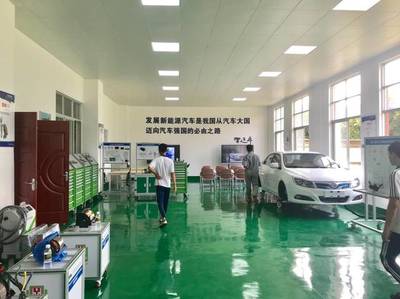 海南省首屆充電樁運維班在國家級高技能人才培訓(xùn)基地(省技師學(xué)院)開班